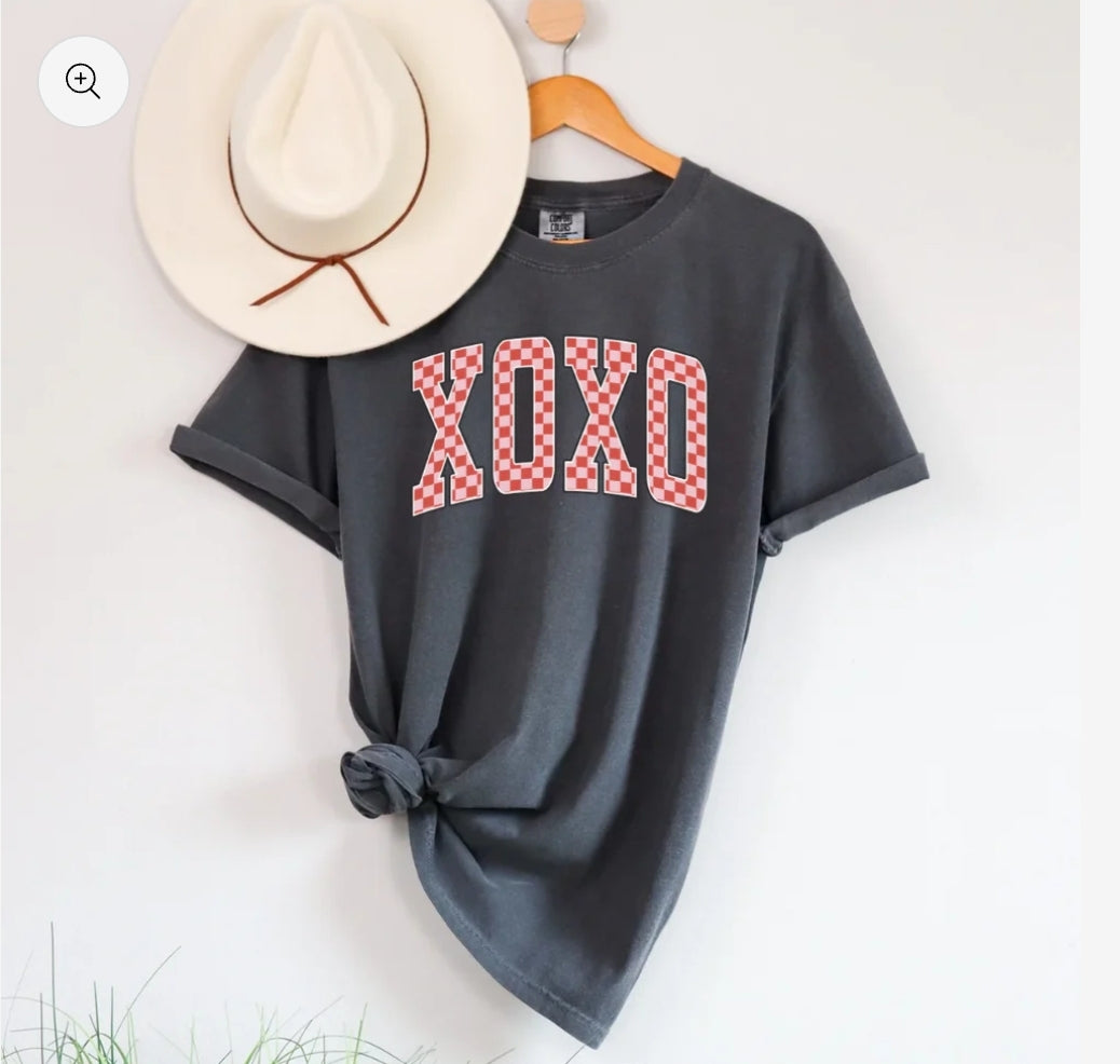 XOXO Tee